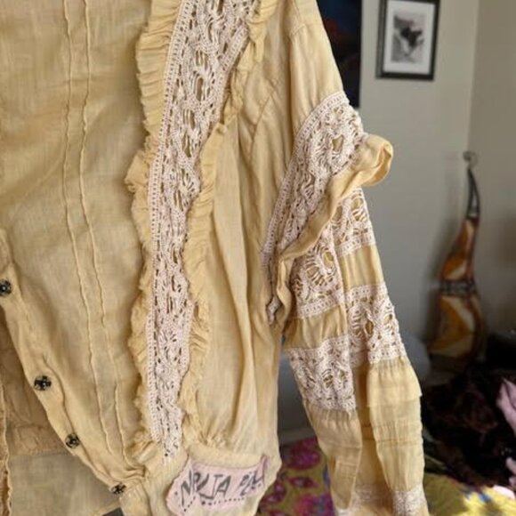 Magnolia Pearl Daffodil Marburger Top - Picture 5 of 6